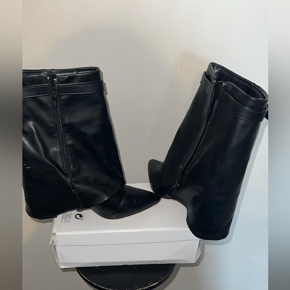 Black Women's Boots - Picture 7 of 7